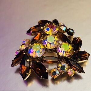 Elegant Gold and Brown Brooch